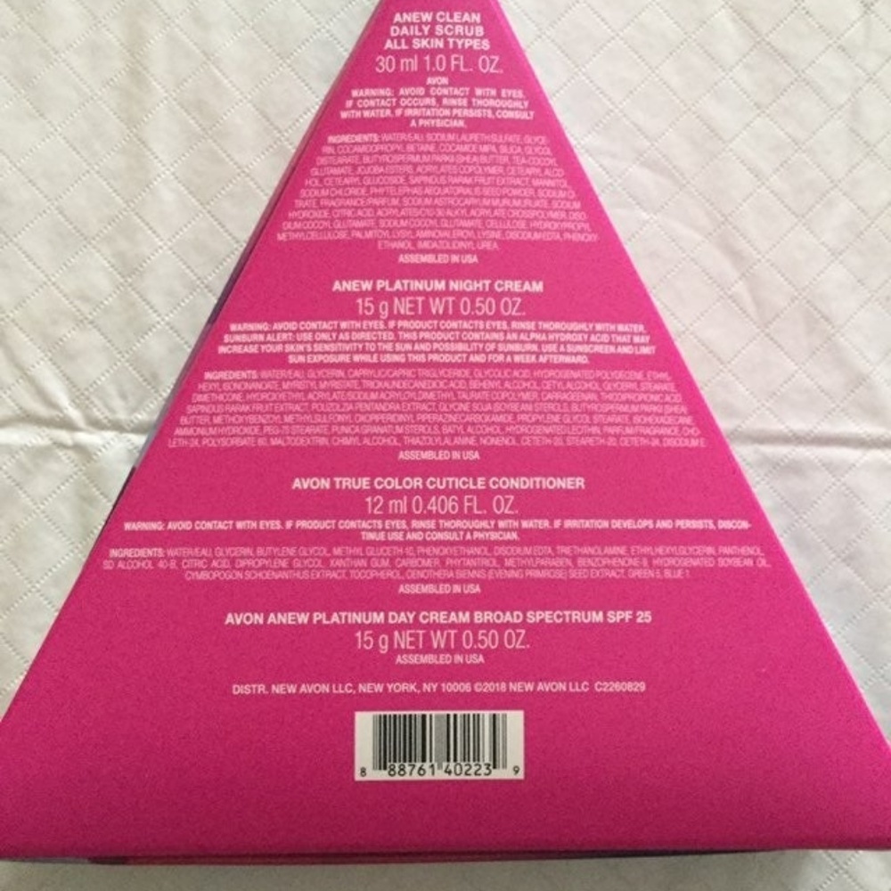 2/$20 Avon Weekend Ritual Abox Collection - Picture 7 of 8